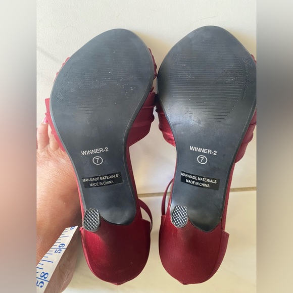 Blossom Collection. : Size 7 , Burgundy dressy heels - Picture 6 of 9
